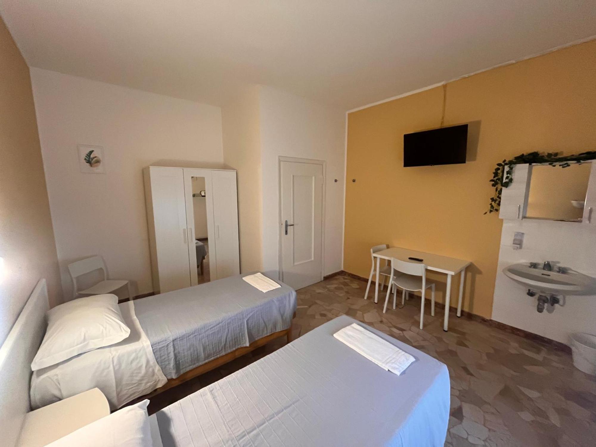 Hotel Parini Чезано-Босконе Экстерьер фото