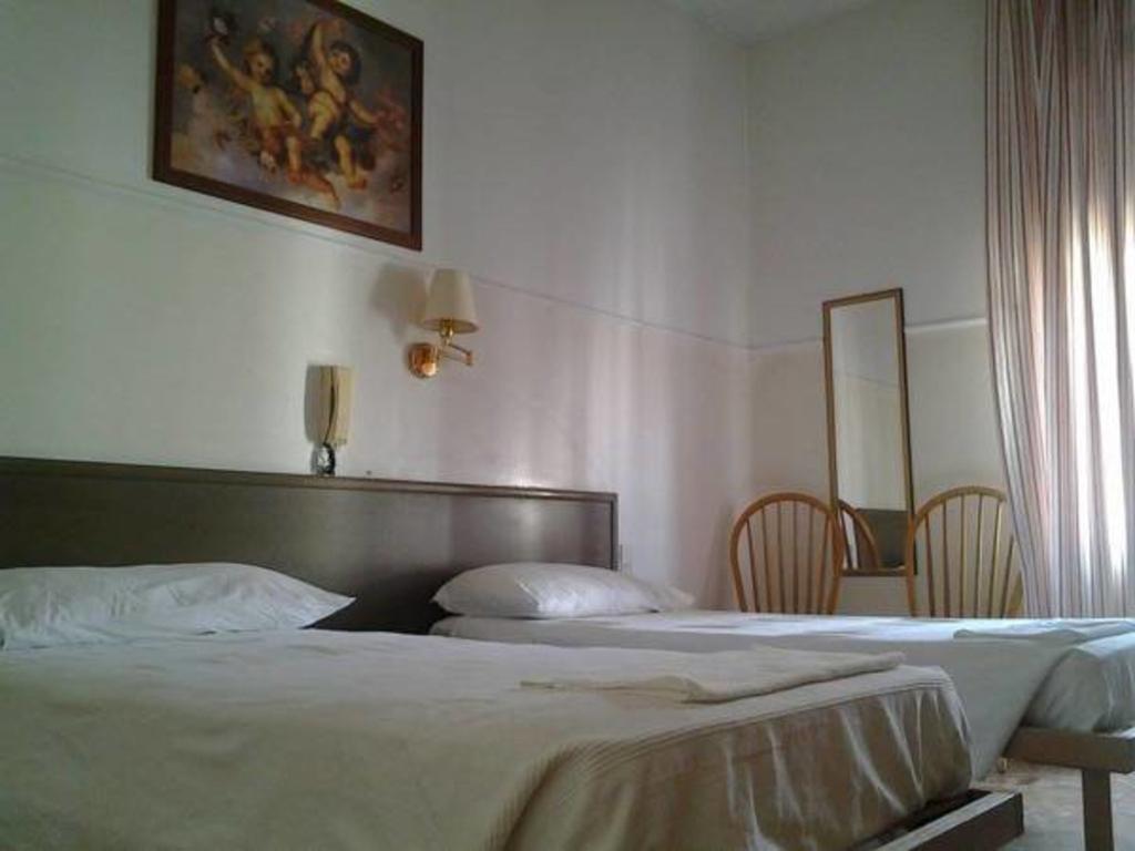 Hotel Parini Чезано-Босконе Экстерьер фото